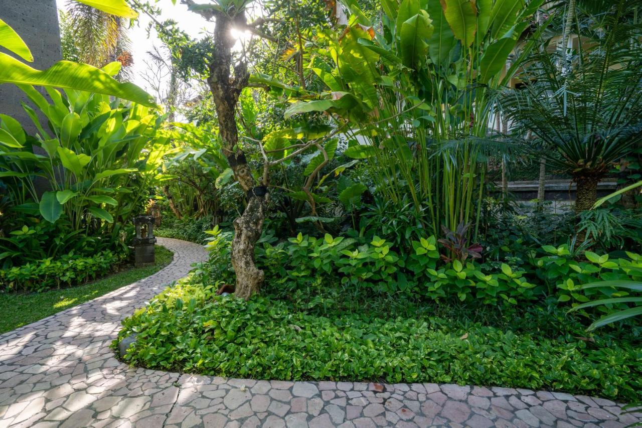 Hotel Kumala Pantai Legian Exteriör bild