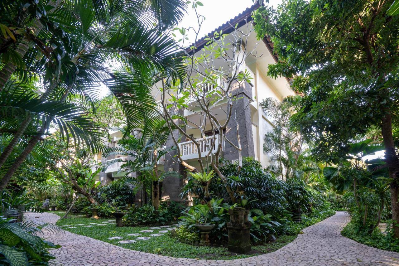 Hotel Kumala Pantai Legian Exteriör bild