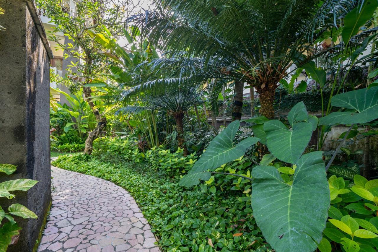 Hotel Kumala Pantai Legian Exteriör bild